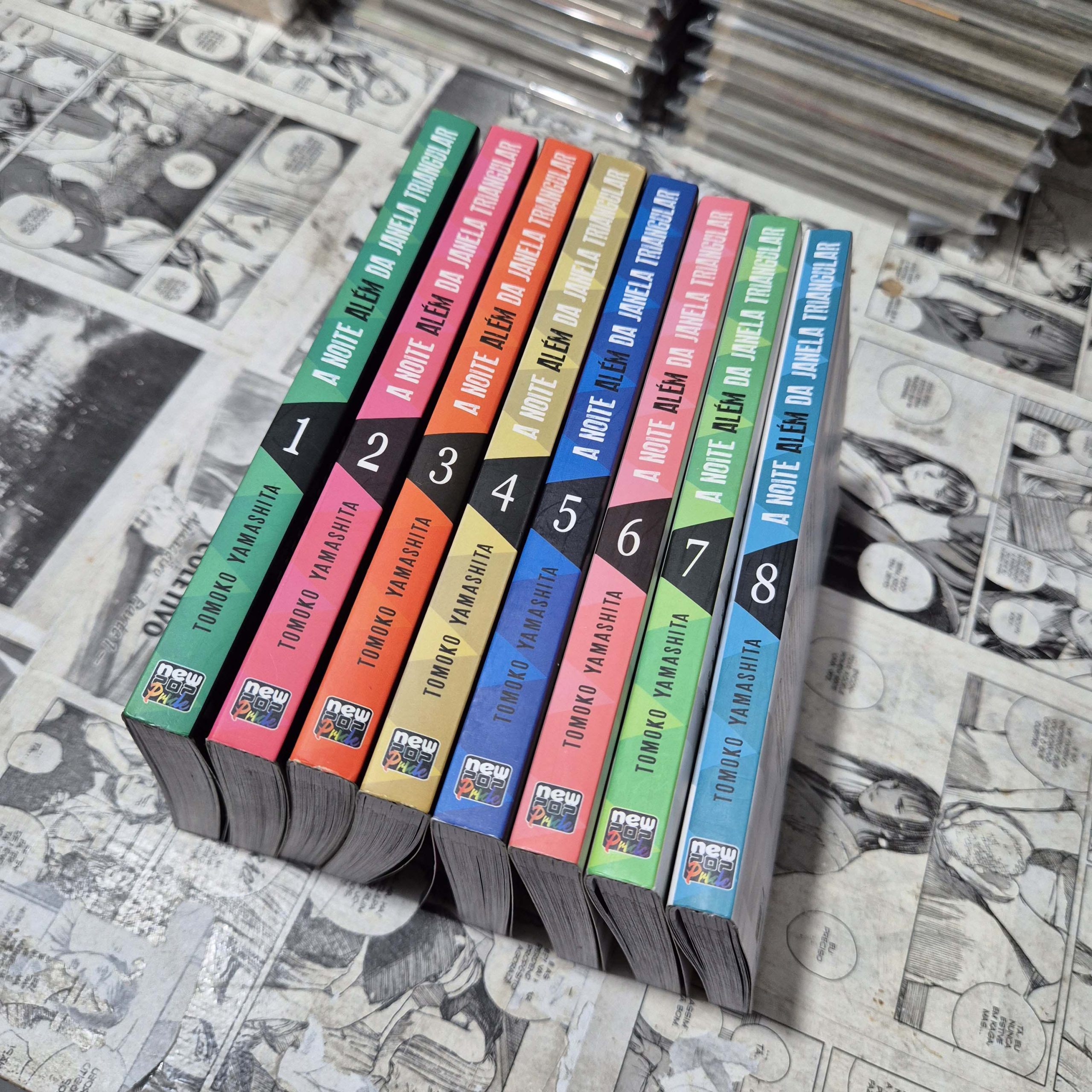 A Noite Além da Janela Triangular - Vol.1 ao 8 (Lote #332)