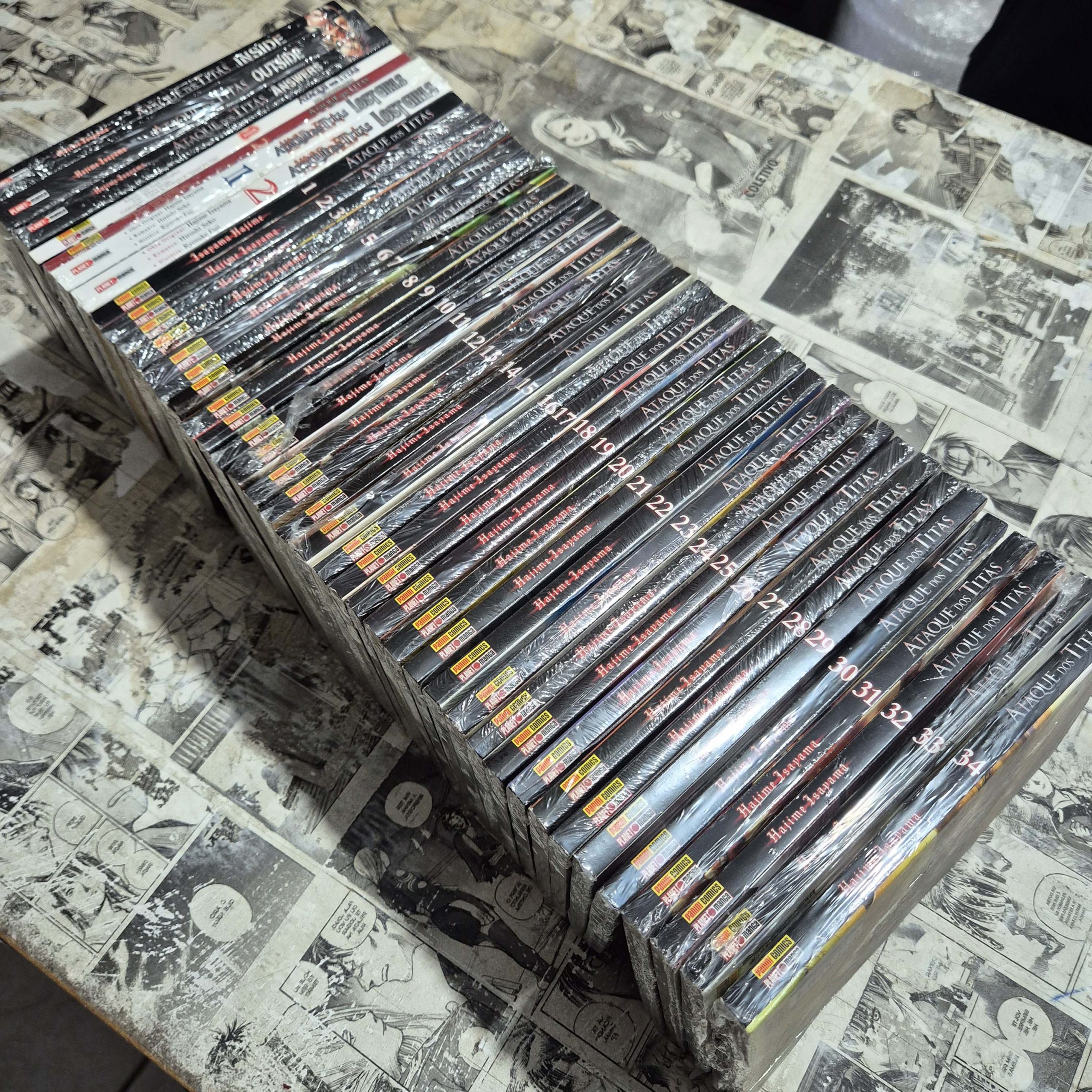 Ataque dos Titãs - Completo + Databooks + Sem Arrependimentos + Lost Girls (Lote #353)